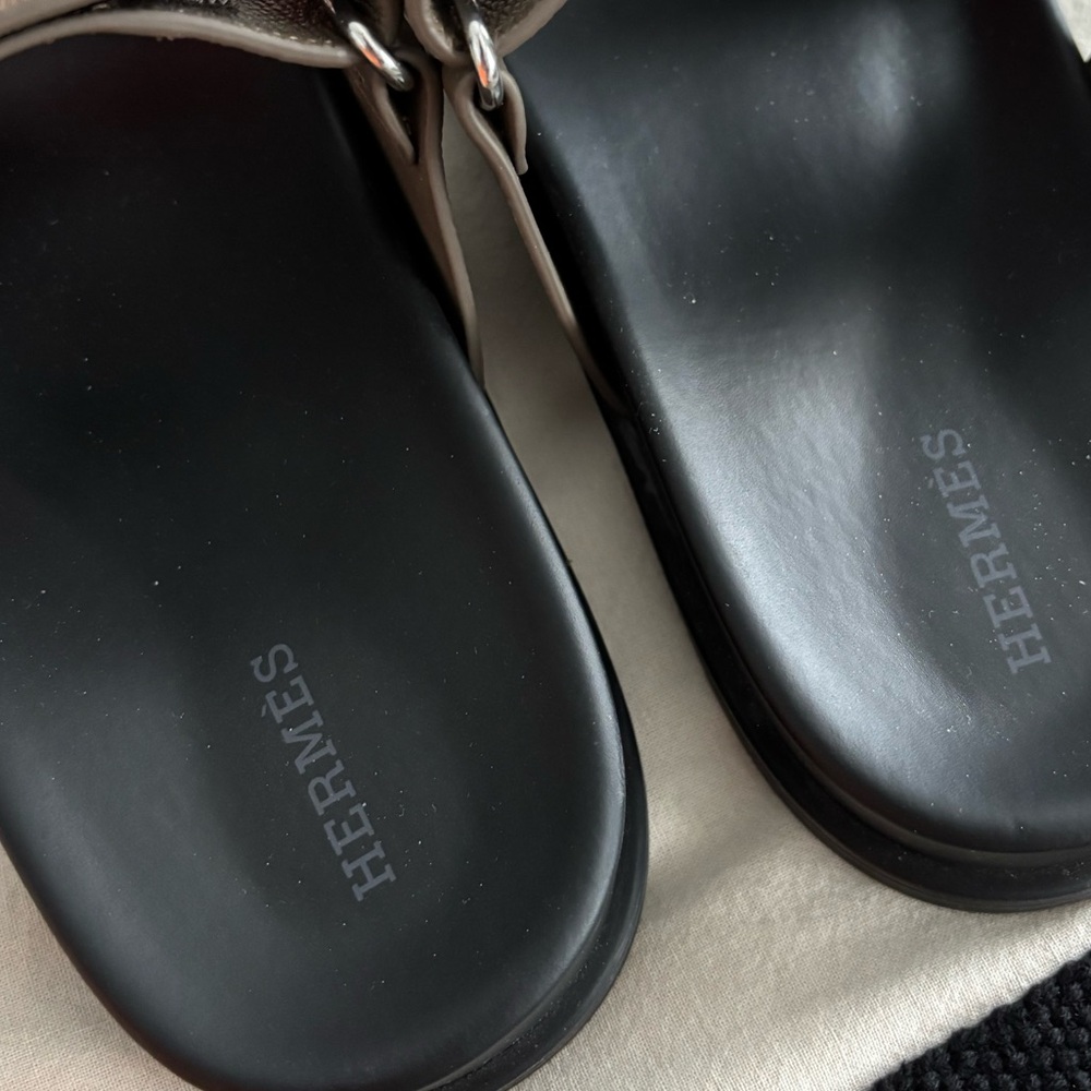 Hermes Chypre sandals 8,5 Etoupe 100% authentic comes with collateral & receipt - Picture 4 of 10